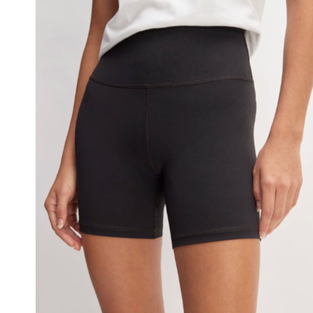 Everlane The Perform Bike Short